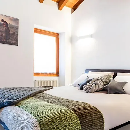 Casa Guzz - The House In The Village نيسّو