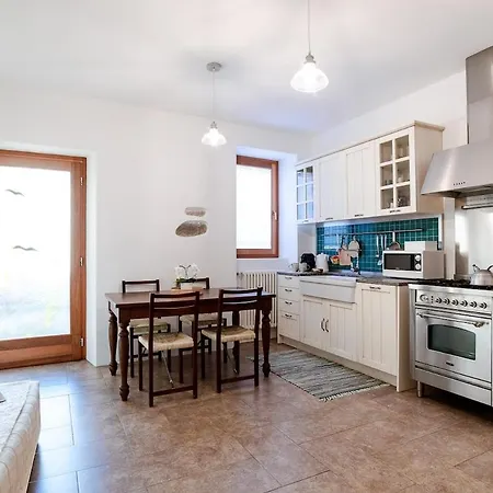 Casa Guzz - The House In The Village شقة