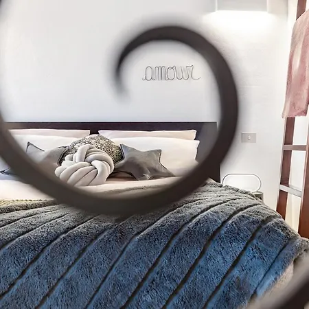 Casa Guzz - The House In The Village * 네소