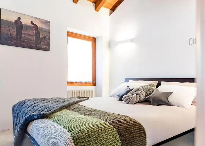 Casa Guzz - The House In The Village نيسّو